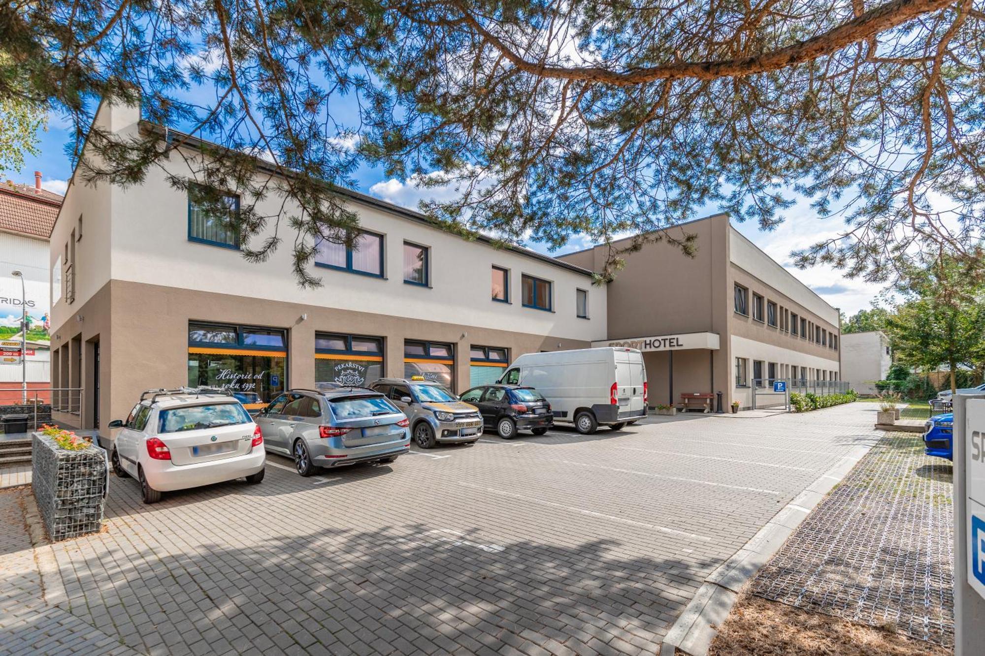 Sport Hotel Centrum Valasske Mezirici Luaran gambar